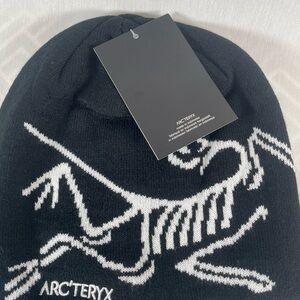 Black and white arc’teryx beanie